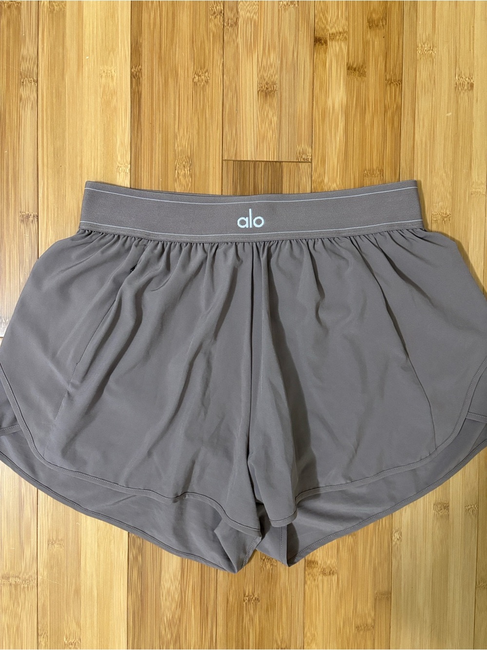 ALO MATCH POINT SHORTS- Smoky Quartz- Size M